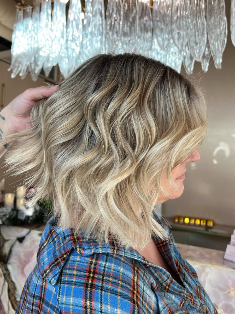 Blondes Ergebnis nach der Behandlung